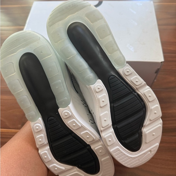 Women’s Nike Air Max 270 - Picture 3 of 7